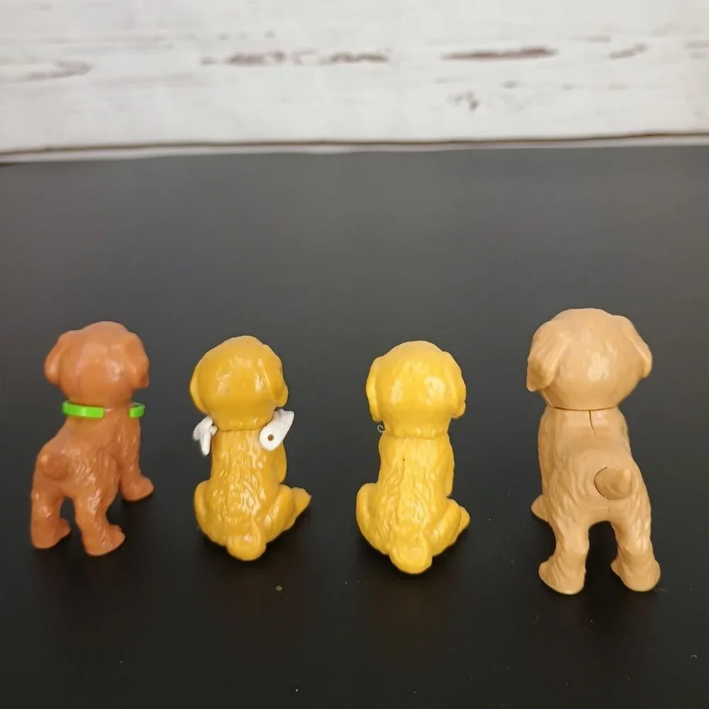 Barbie Doggy Daycare Figurine‎ Set Of 4 Yellow & Brown Plastic Puppies